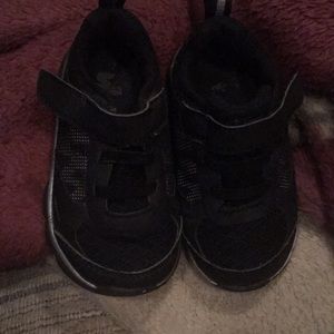 Starter sneakers size 7 Velcro straps Black